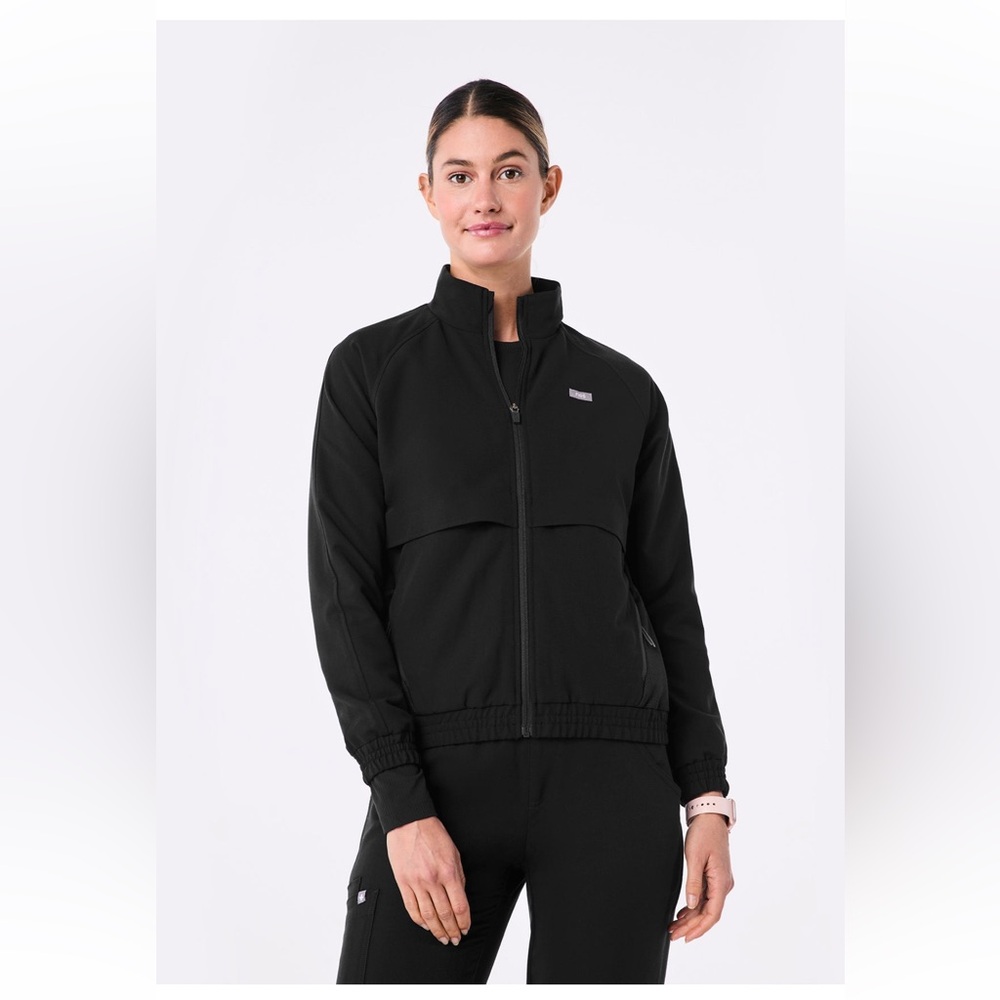 FIGS • Sydney Scrub Jacket in Black